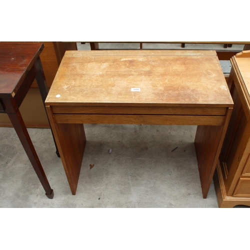 2559 - A RETRO TEAK VANITY TABLE WITH LIFT-UP TOP