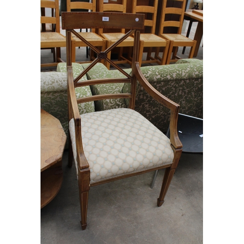 2567 - AN EDWARDIAN MAHOGANY AND INLAID ELBOW CHAIR WITH TAPERING FRONT LEGS WITH SPADE FEET