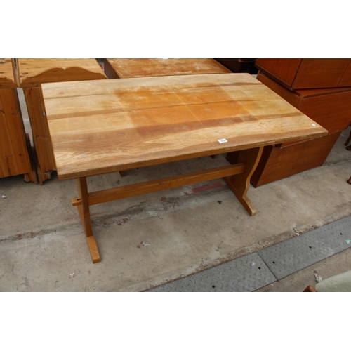 2595 - AN ELM KITCHEN TABLE, 48