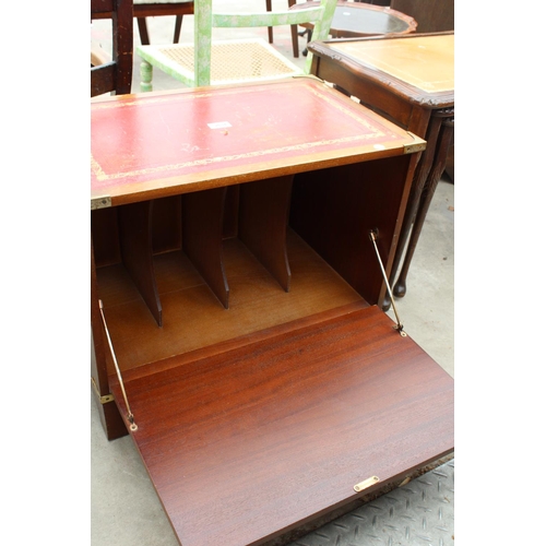 2634 - A RECORD CHEST WITH INSET LEATHER TOP AND BRASS FITTINGS