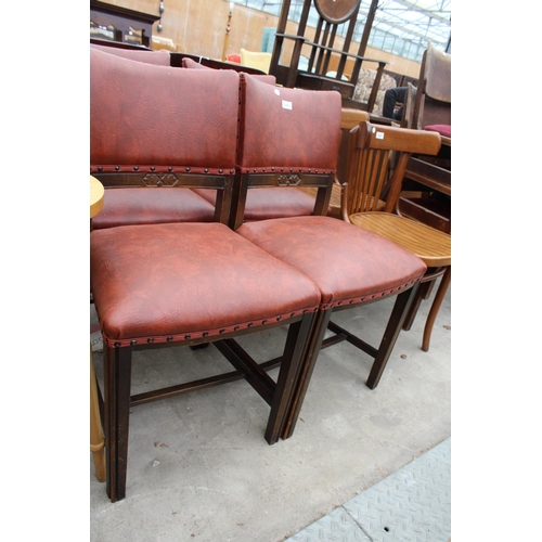 2643 - A SET OF FOUR OAK MID 20TH CENTURY DINING CHAIRS