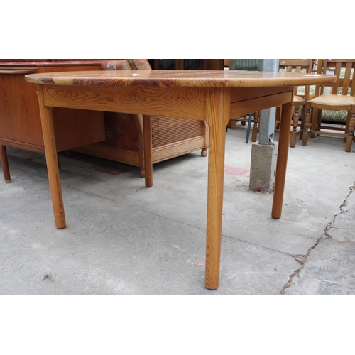 2749 - AN ERCOL BLUE LABEL OVAL PINE EXTENDING DINING TABLE, 54