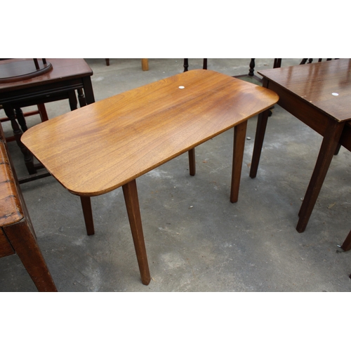 2825 - A NEST OF THREE MAHOGANY TABLES, COFFEE TABLE AND PIERCED SPLAT BACK COUNTRY CHAIR