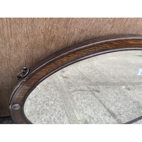 2854 - AN EARLY 20TH CENTURY OAK OVAL WALL MIRROR, 30