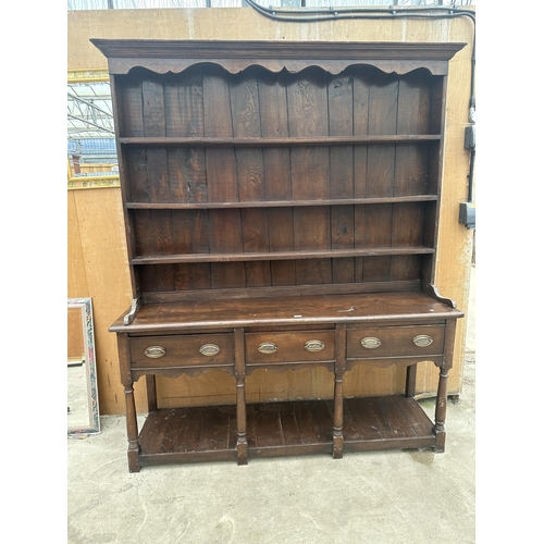 2861 - AN OAK GEORGE III DRESSER WITH THREE DRAWERS, POT BOARD AND PLATE RACK, 72