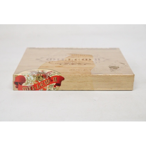 316 - A SEALED AND UNOPENED BOX OF WILLEM II PRODUCT OF HOLLAND GRANDEUR CIGARS