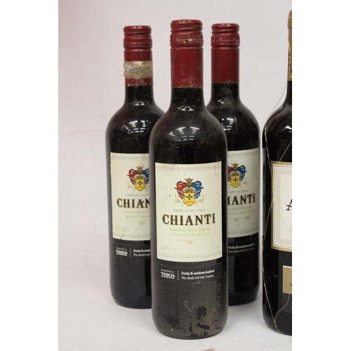 341 - A MIXED LOT TO INCLUDE THREE BOTTLES OF ITALIAN CHIANTI, A BOTTLE OF TRIVENTO ARGENTINA 2016 MALBEC ... 