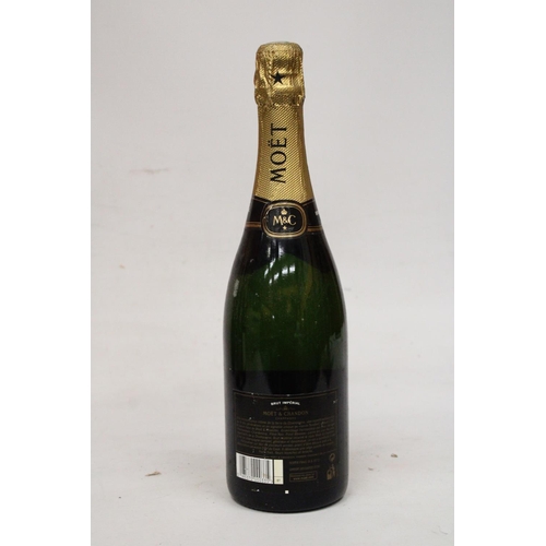 342 - A750 ML BOTTLE OF MOET & CHANDON CHAMPAGNE