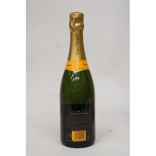 348 - A BOXED 750 ML BOTTLE OF VEUVE CLICQUOT PONSARDIN CHAMPAGNE