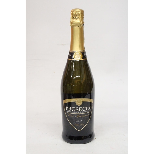 351 - A BOTTLE OF VINO SPUMANTE PROSECCO 2019 TOGETHER WITH A BOTTLE OF BALFOUR 1503 CLASSIC CUVEE AND A B... 