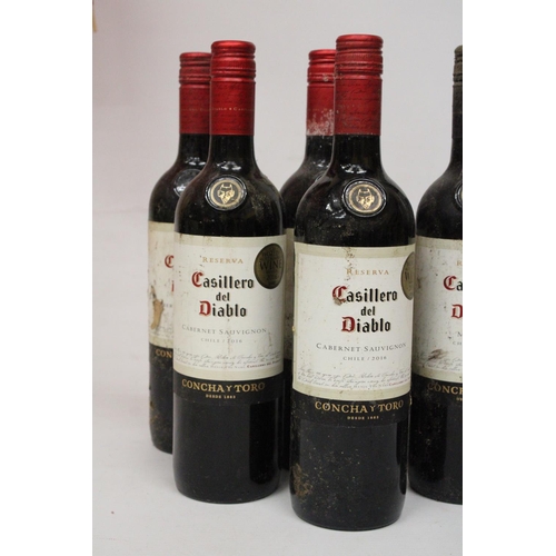 356 - FIVE BOTTLES OF RESERVA CASILLERO DEL DIABLO CABERNET SAVIGNON CHILEAN 2016 RED WINE TOGETHER WITH A... 