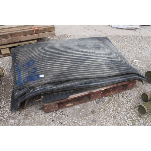 1134 - VARIOUS RUBBER STABLE MATS  + VAT