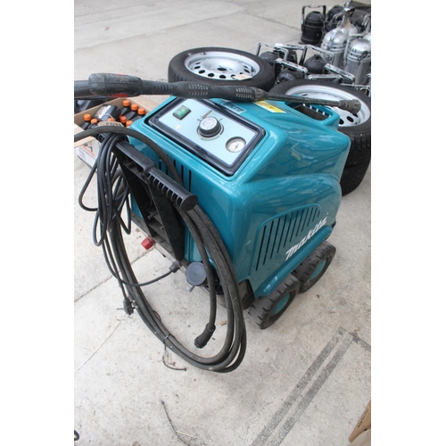 35 - MAKITA DIESEL STEAM CLEANER 240 V   NO VAT