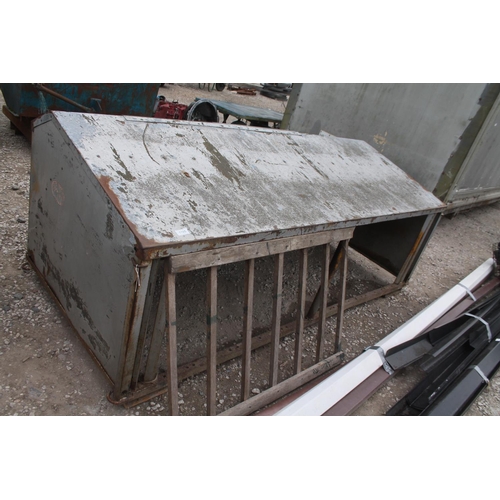 1195 - LAMB CREEP FEEDER  NO VAT