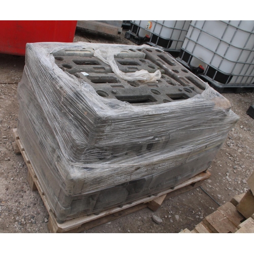 1209 - A PALLET OF FENCING FEET  +  VAT