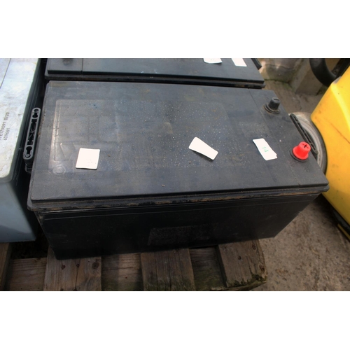 14 - LARGE HEAVY DUTY TRUCK LEISURE BATTERY  NO VAT