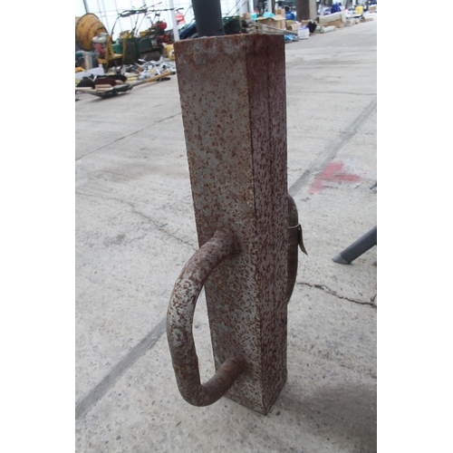 1463 - FENCE POST KNOCKER IN WORKING ORDER  NO VAT