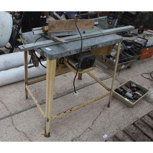 1468 - SAW BENCH WITH VARIOUS MITRE ATTACHMENTS IN WORKING ORDER  NO VAT