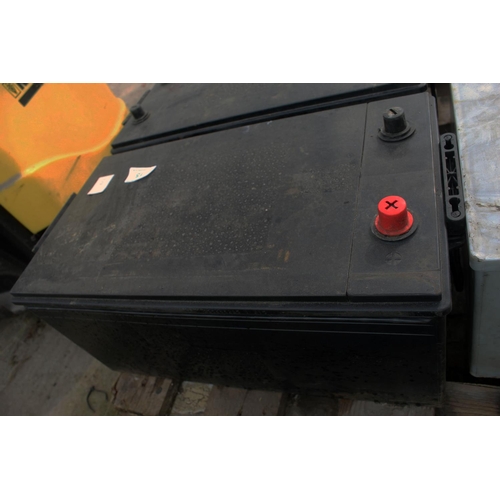 15 - LARGE HEAVY DUTY TRUCK LEISURE BATTERY  NO VAT