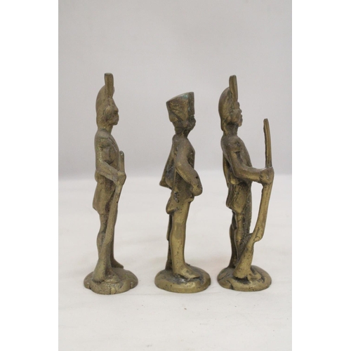 195 - THREE HEAVY, SOLID BRASS, NAPOLEONIC SOLDIERS, HEIGHT 15CM