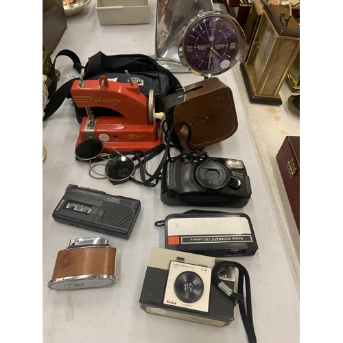 127 - A QUANTITY OF COLLECTABLES TO INCLUDE A MINI VULCAN MINOR SEWNG MACHINE, SONY DICTAPHONE, FUJI ZOOM ... 