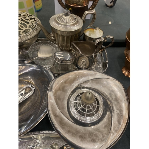 141 - A LARGE QUANTITY OF SILVER PLATE TO INCLUDE A CRUET SET, TRAYS, ROSE BOWL, TEAPOT, CREAMER, ETC.,