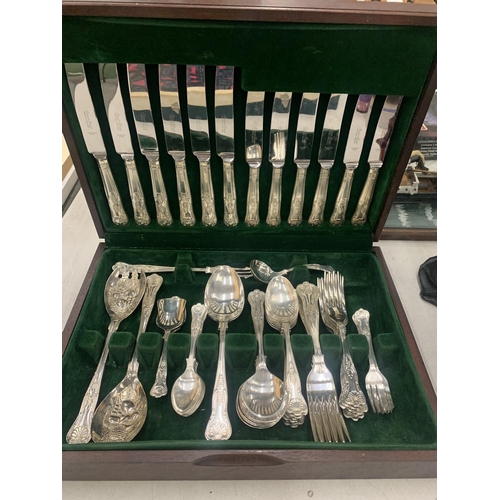 188 - TWO CASED CANTEENS OF CUTLERY TO INCLUDE MANOR HOUSE AND ONEIDA