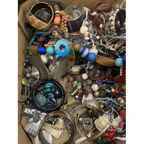 189 - A LARGE QUANTITY OF COSTUME JEWELLERY TO INCLUDE, WATCHES, BANGLES, NECKLACES, ETC