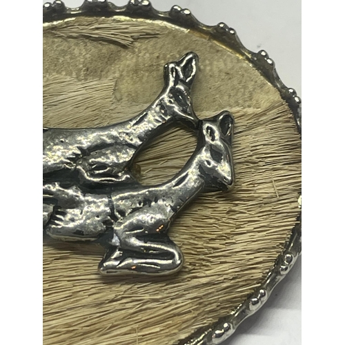 539 - A VINTAGE AFRICAN ANTELOPE BROOCH WITH REAL FUR