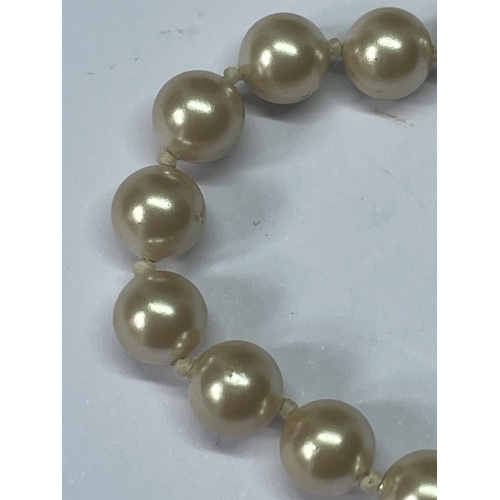 549 - A MONET PEARL BRACELET