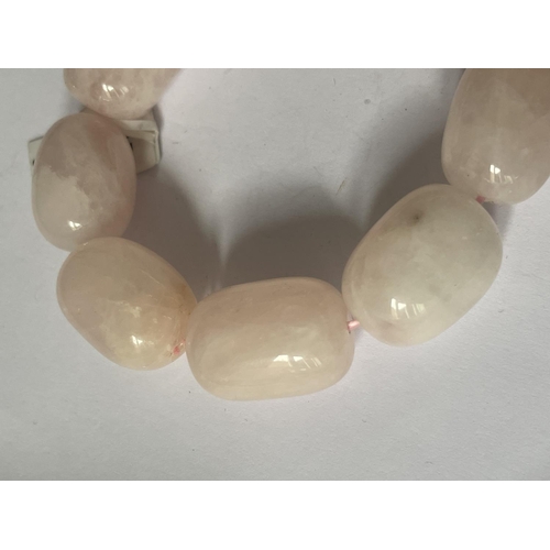 556 - A ROSE QUARTZ BRACELET