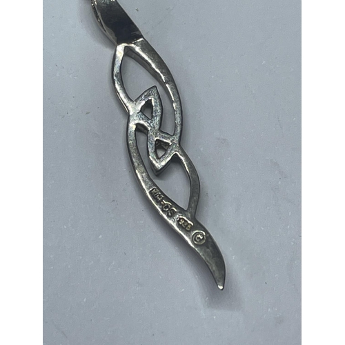 559 - A MARKED 925 SILVER NECKLACE AND PENDANT