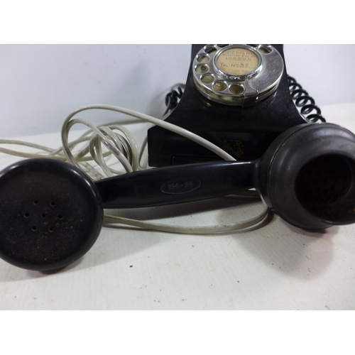 406 - A SIEMENS BAKELITE TELEPHONE