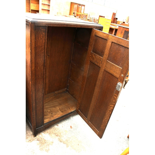 2699 - A MID 20TH CENTURY OAK CUPBOARD WITH SINGLE DOOR, 30