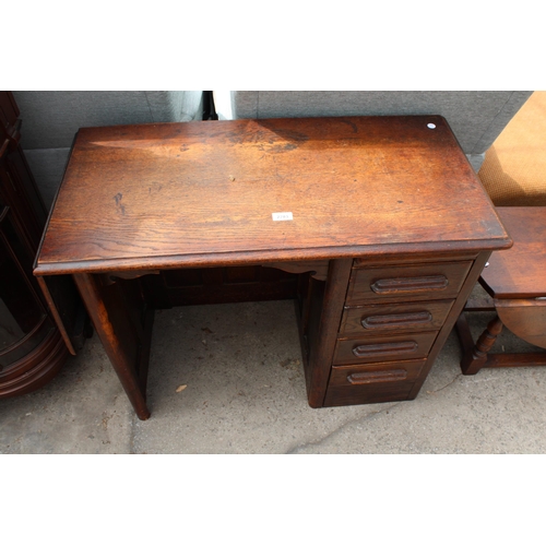 2703 - AN EARLY 20TH CENTURY OAK SINGLE PEDESTAL DESK WITH DROP-LEAF, FOUR DRAWERS AND SLIDE