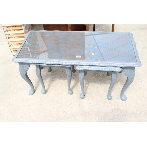 2707 - A MODERN PAINTED NEST OF THREE TABLES ON CABRIOLE LEGS