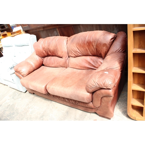 2711 - A MODERN LEATHER SETTEE