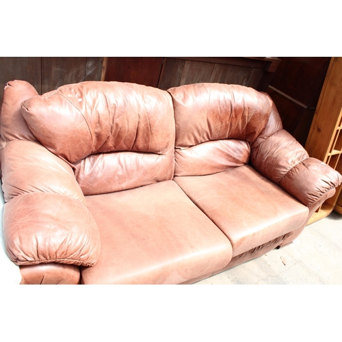 2711 - A MODERN LEATHER SETTEE