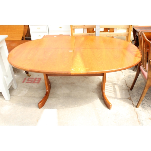 2717 - A RETRO TEAK G.PLAN EXTENDING DINING TABLE 64