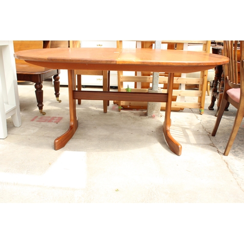 2717 - A RETRO TEAK G.PLAN EXTENDING DINING TABLE 64