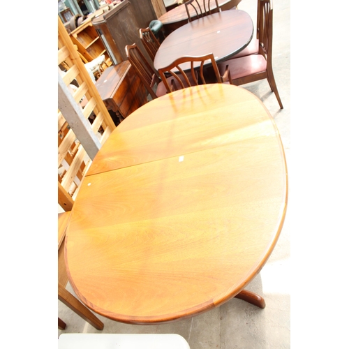 2717 - A RETRO TEAK G.PLAN EXTENDING DINING TABLE 64