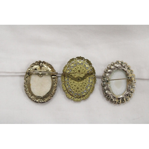 204 - THREE VINTAGE GERMAN BROOCHES