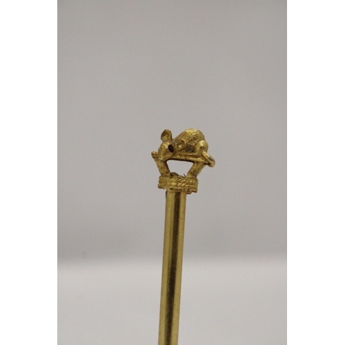 207 - A BRASS CAT AND MOUSE HOLDER