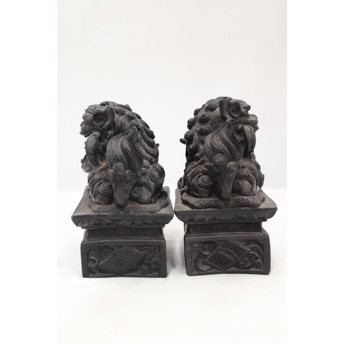 209 - A VINTAGE PAIR OF CHINESE FOO FU DOG/GUARDIAN LION FIGURES