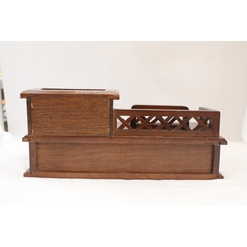 217 - A VINTAGE STYLE, WOODEN, DESK TOP ORGANISER WITH ROLL BACK COMPARTMENT DRAWER, HEIGHT 14CM, WIDTH 32... 