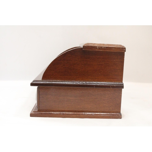 217 - A VINTAGE STYLE, WOODEN, DESK TOP ORGANISER WITH ROLL BACK COMPARTMENT DRAWER, HEIGHT 14CM, WIDTH 32... 