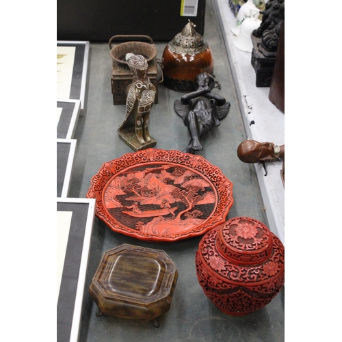 224 - A MIXED LOT OF COLLECTABLES TO INCLUDE A VINTAGE RAILWAY LAMP, VINTAGE CHINESE RED CINNABAR PLATE, V... 