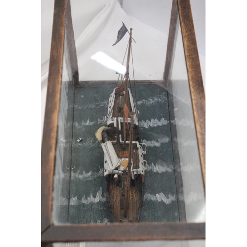 230 - A VINTAGE STEAM SHIP SCHOONER IN GLASS CABINET APPROXIMATELY 25CM X 37CM