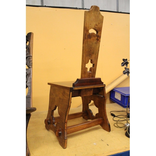 267 - A VINTAGE WOODEN BIBLE CHAIR WITH A DRAWER TO THE FRONT