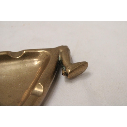 290 - A VINTAGE BRASS, THREE LEGGED TRIANGULAR ASHTRAY,